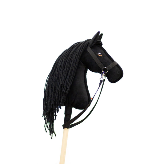 Černý hobby horse jménem Black Moon, hříbě na tyči, česká ruční výroba.