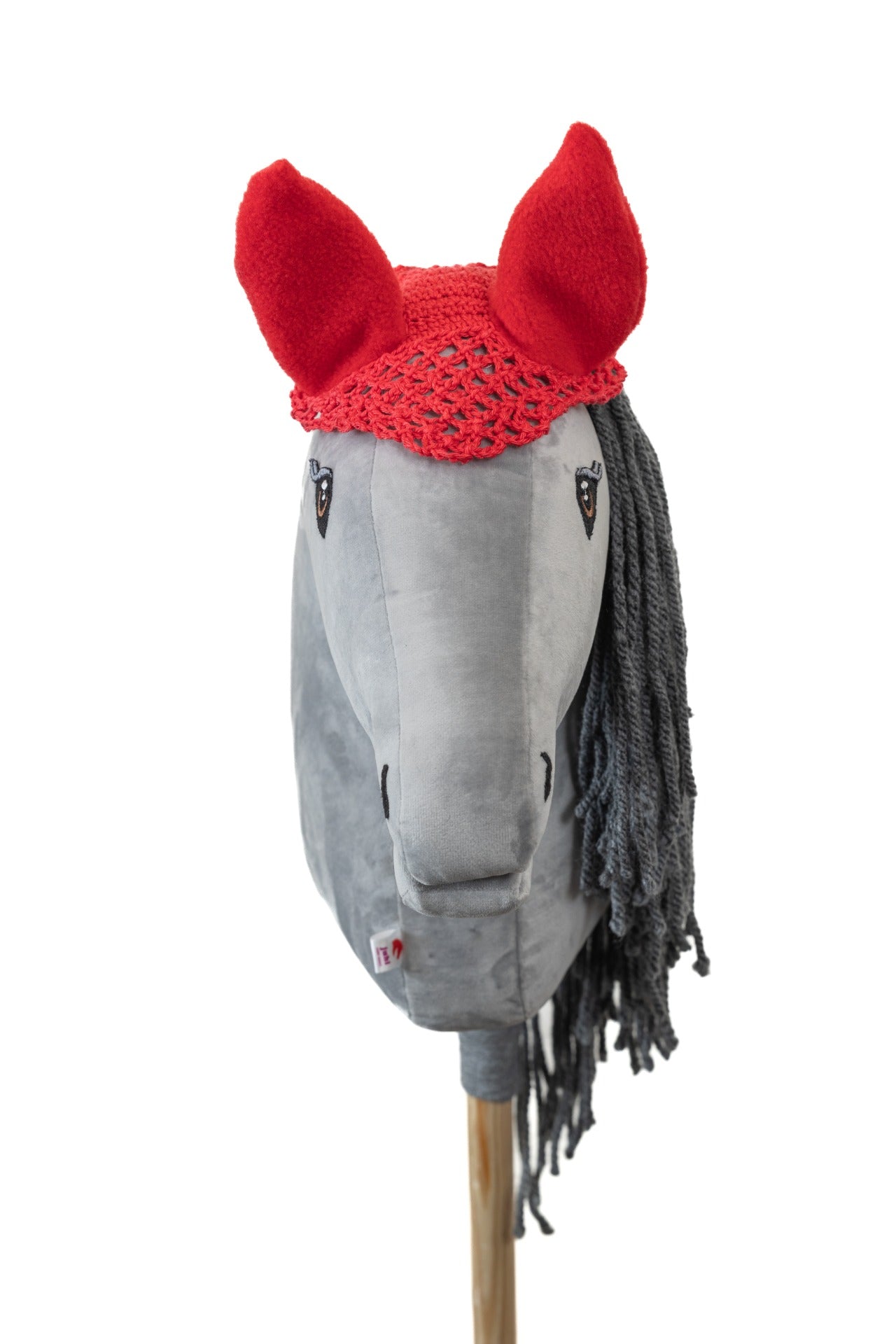 Ručně háčkovaná červená čabraka s červenýma ušima pro hobby horse.