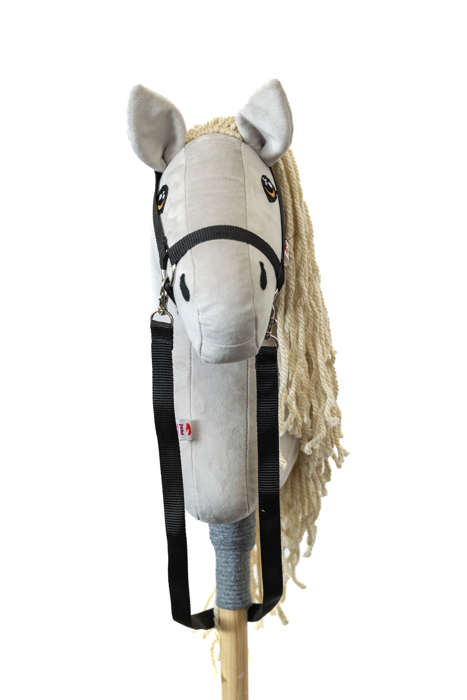 Bílý hobby horse bělouš jménem Cora, hříbě na tyči, česká ruční výroba.