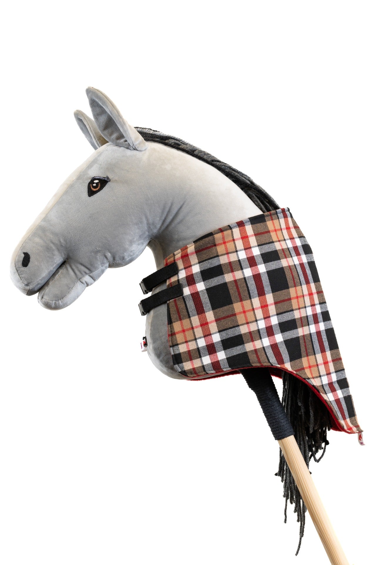 Béžovo-hnědá károvaná dečka pro hobby horse nasazená na koníkovi, ručně šitý doplněk pro hobbyhorsing.
