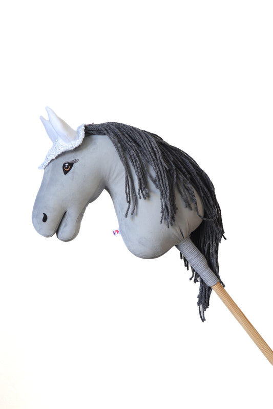 Čabraka háčkovaná - Bílostříbrná - Hříbě