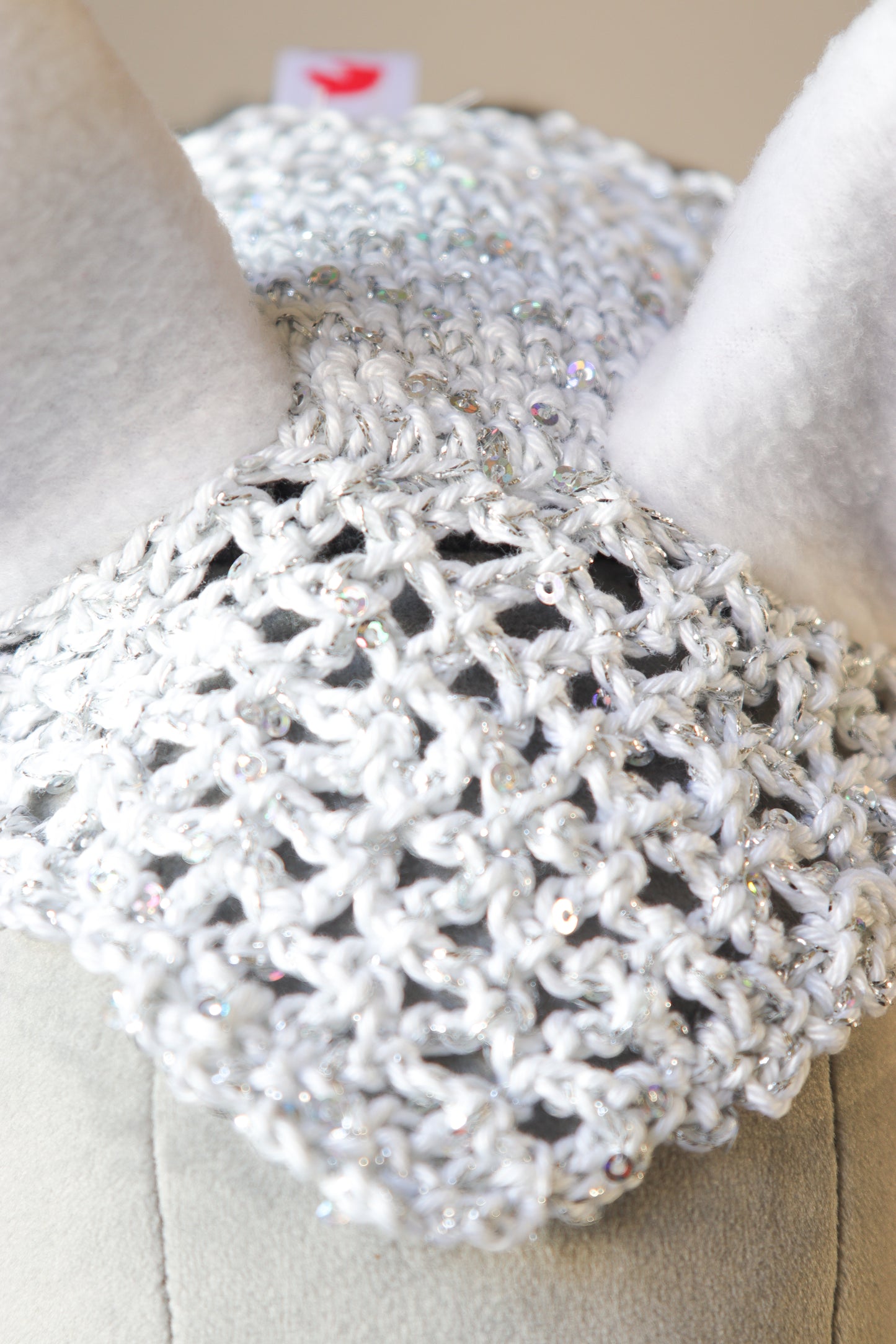 Čabraka háčkovaná - Bílostříbrná - Hříbě