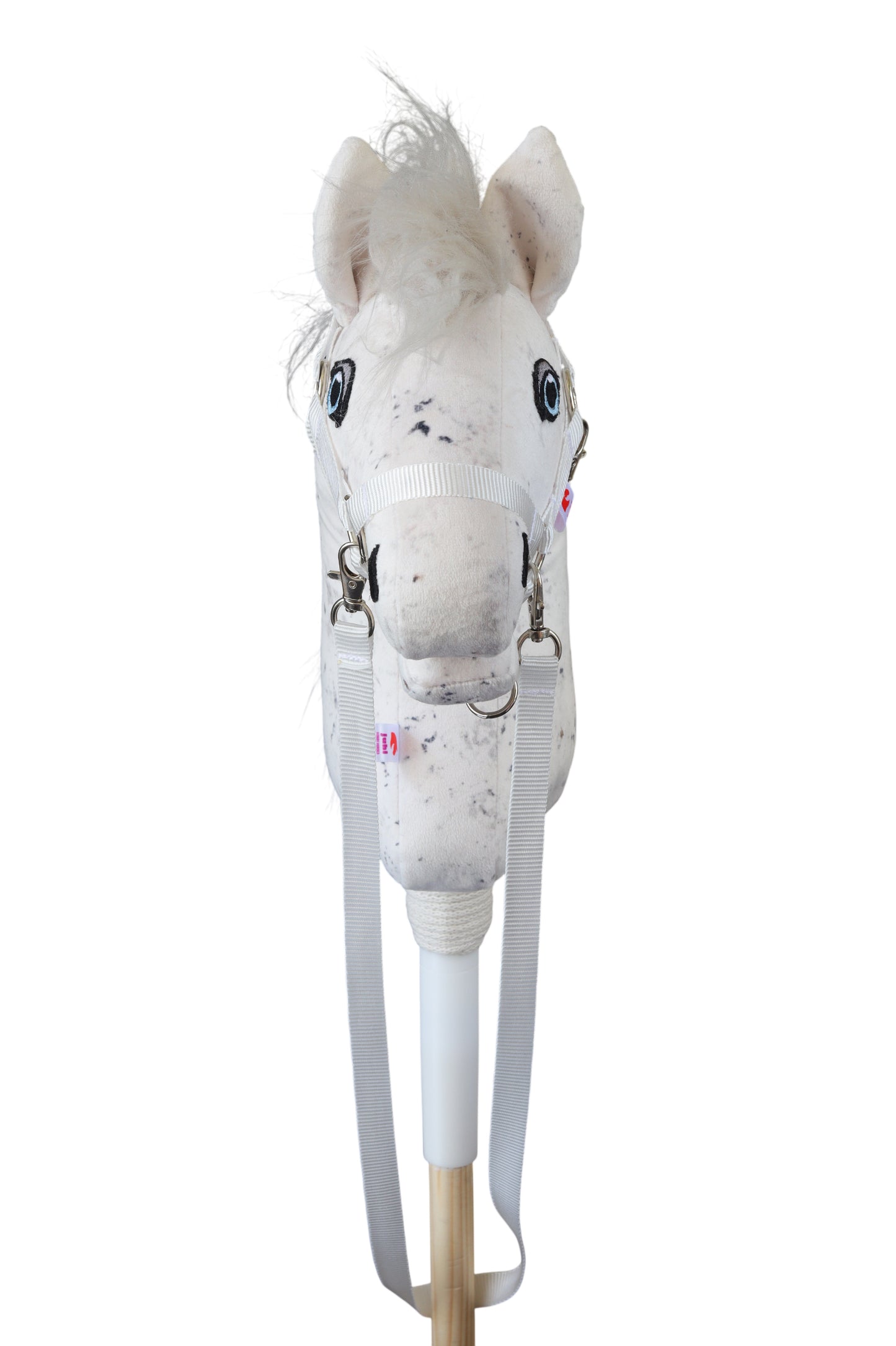 Hobbyhorse s bílou ohlávkou a otěží z polypropylenu. Pohled zepředu.